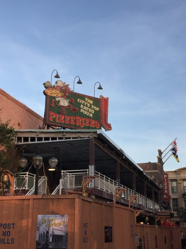 Pizze-Rizzo-Disneys-Hollywood-Studios