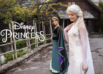 Disney-princesses-elsa-anna-coronation-ceremony-3