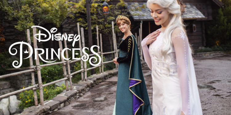 Disney-princesses-elsa-anna-coronation-ceremony-3