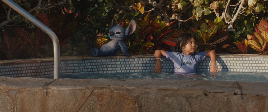 lilo-and-stitch-2025-still-lilo-stitch-hot-tub